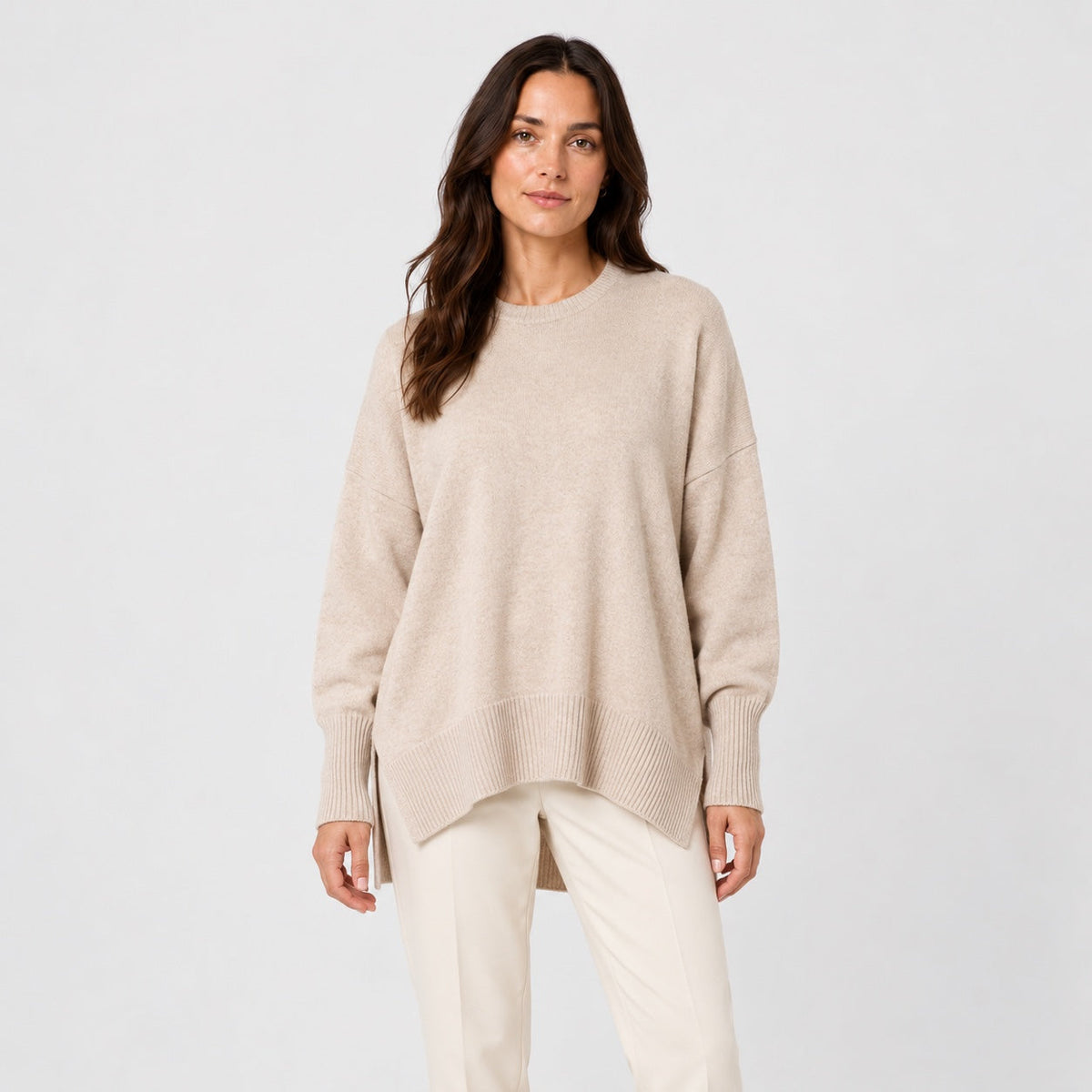 Women's Oversized High-Low Jumper in Beige | Gunnerside – front view