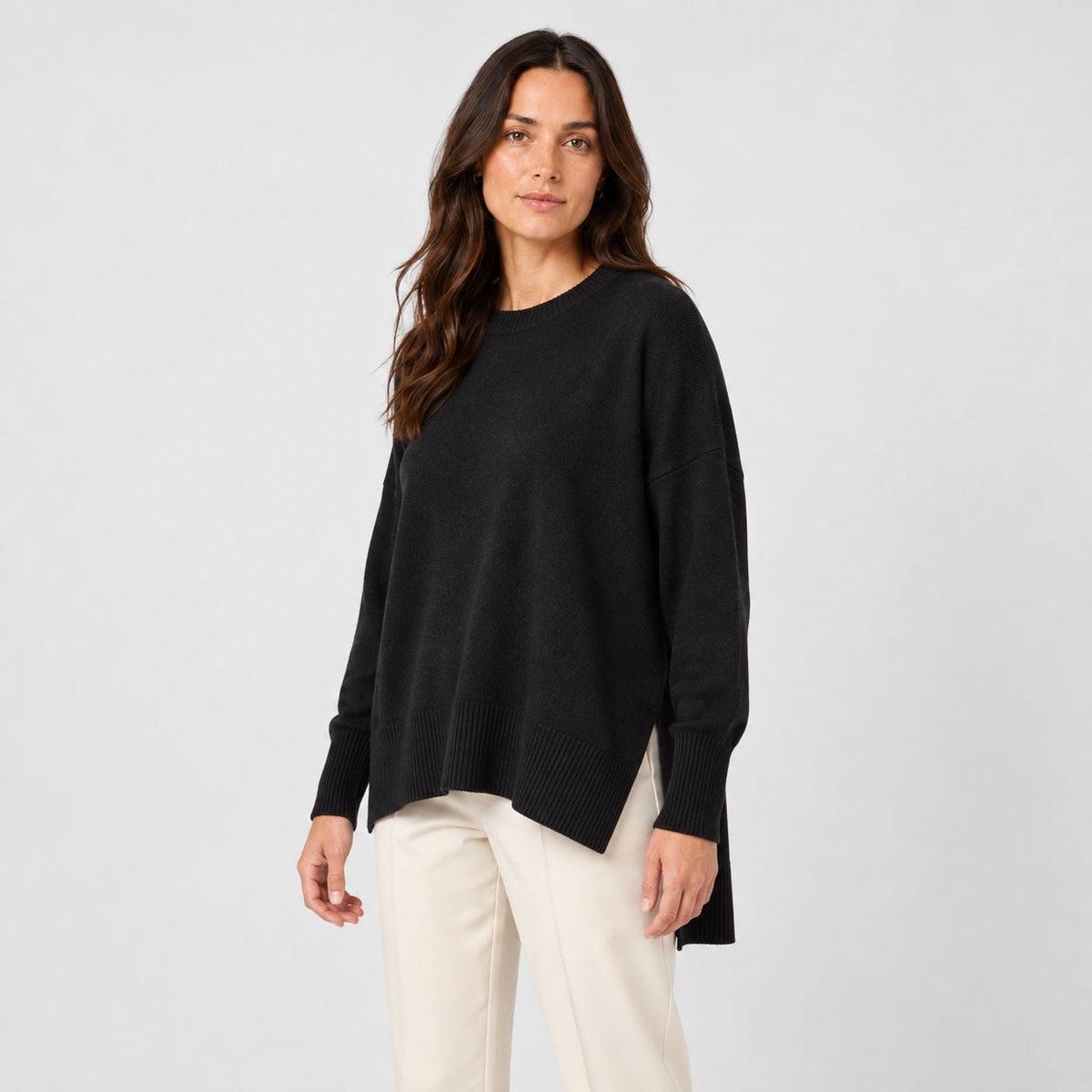 Women's Oversized High-Low Jumper in Black | Gunnerside – side view