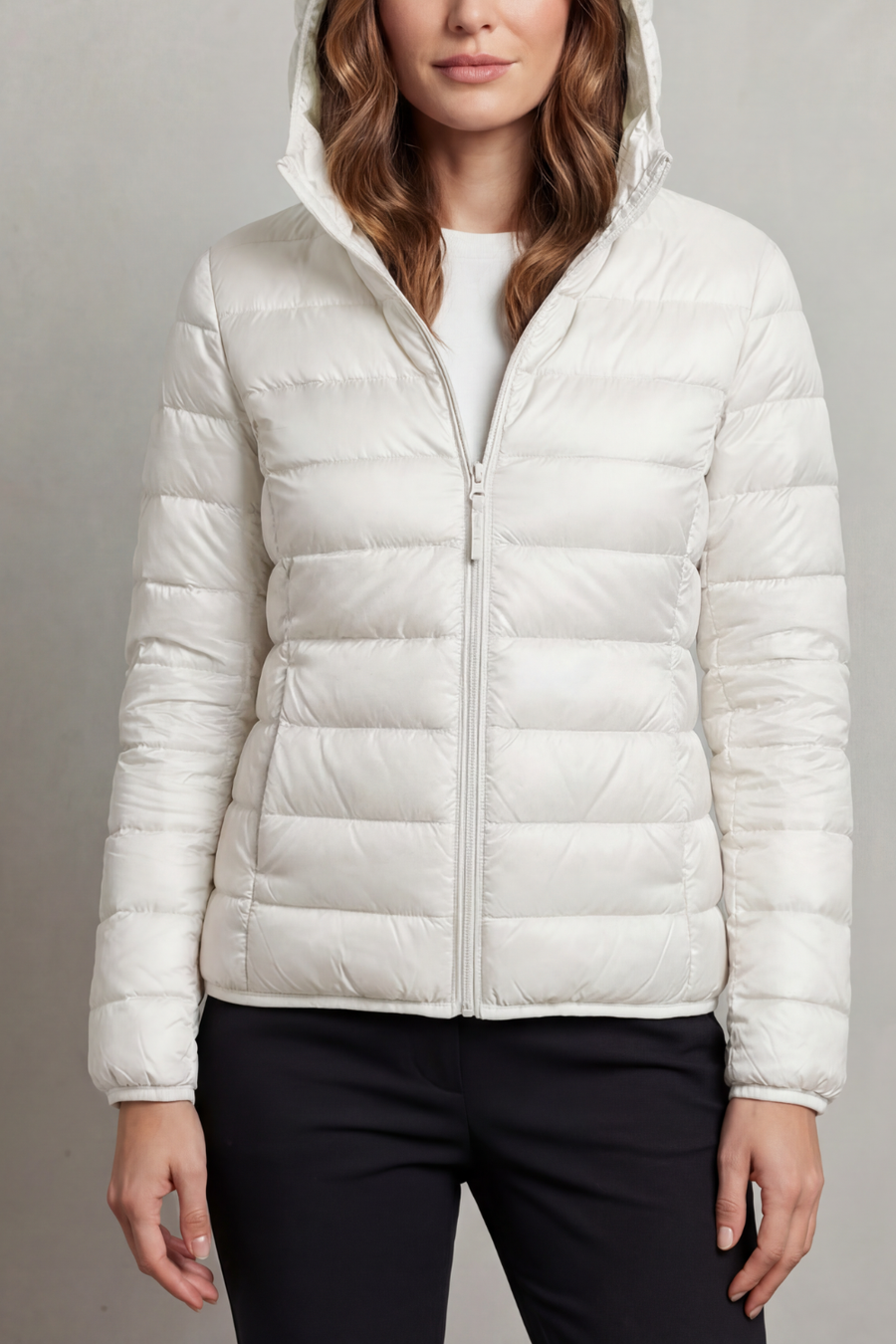 Women's lightweight packable hooded puffer jacket