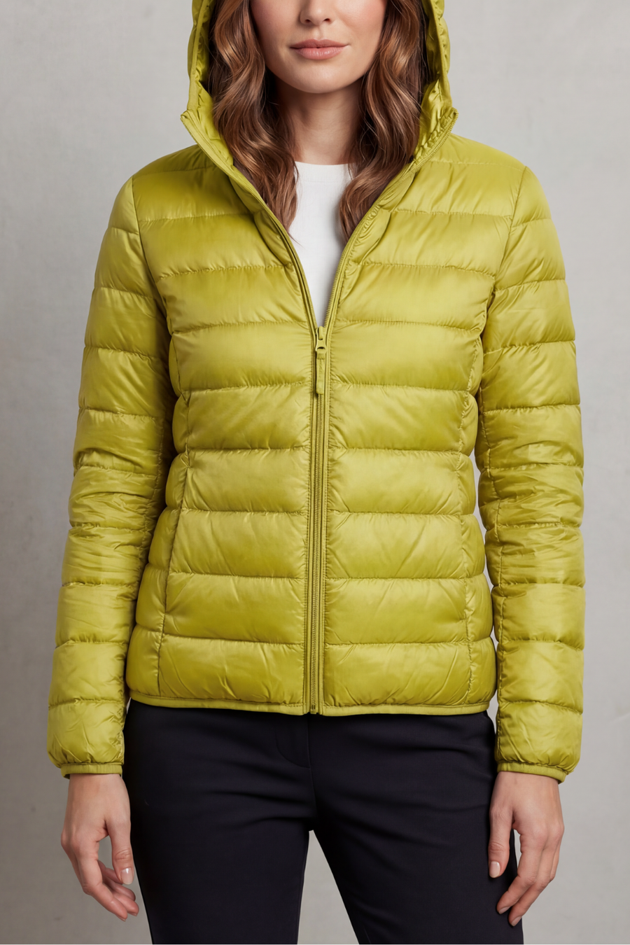 Women's lightweight packable hooded puffer jacket