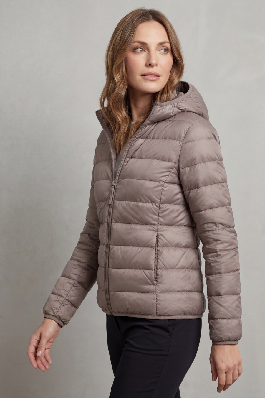 Women's lightweight packable hooded puffer jacket