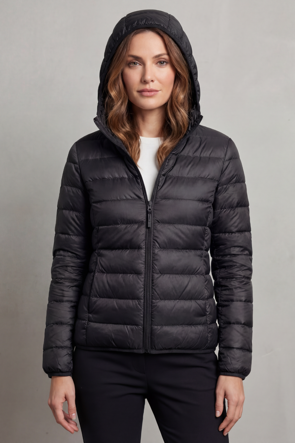 Women's lightweight packable hooded puffer jacket