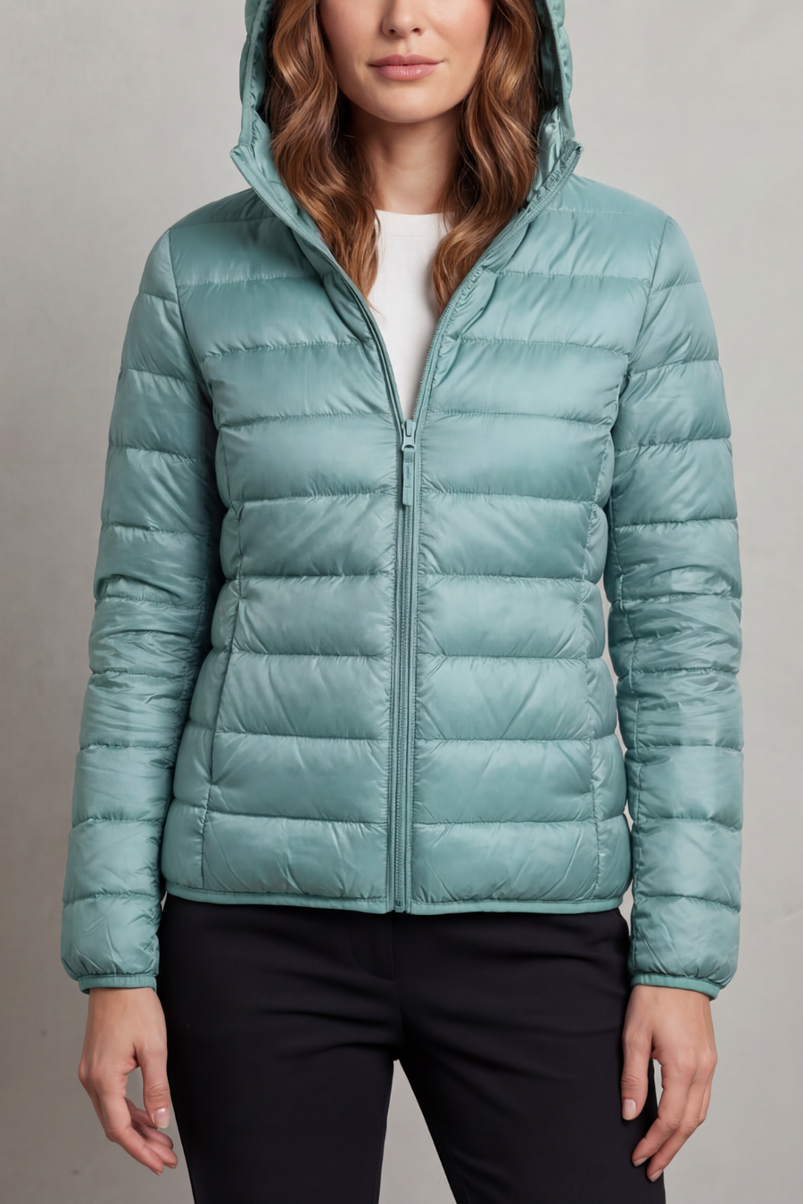 Women's lightweight packable hooded puffer jacket