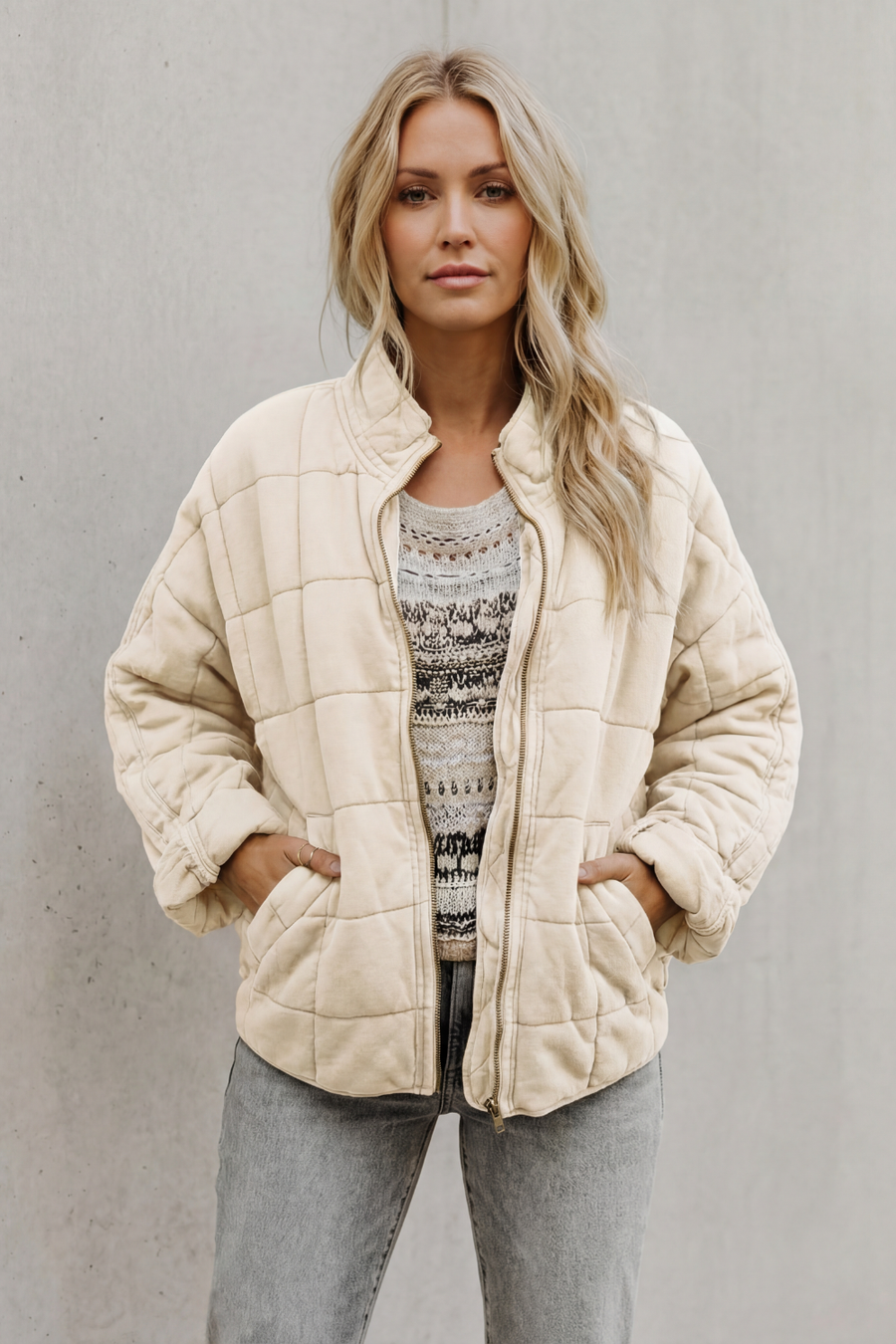 Women's high collar grid-quilted zip-up jacket