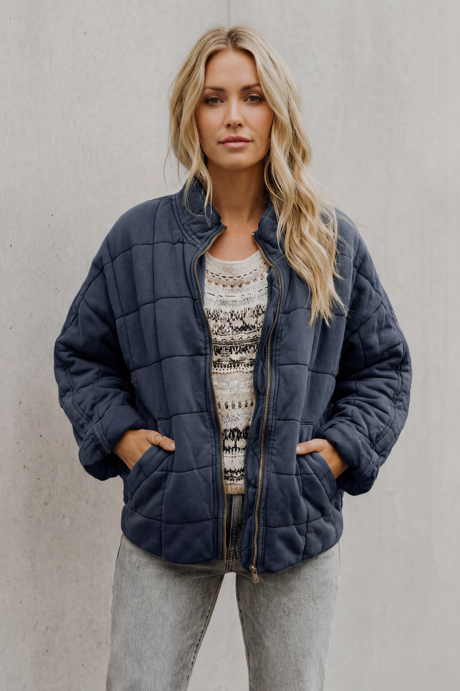 Women's high collar grid-quilted zip-up jacket