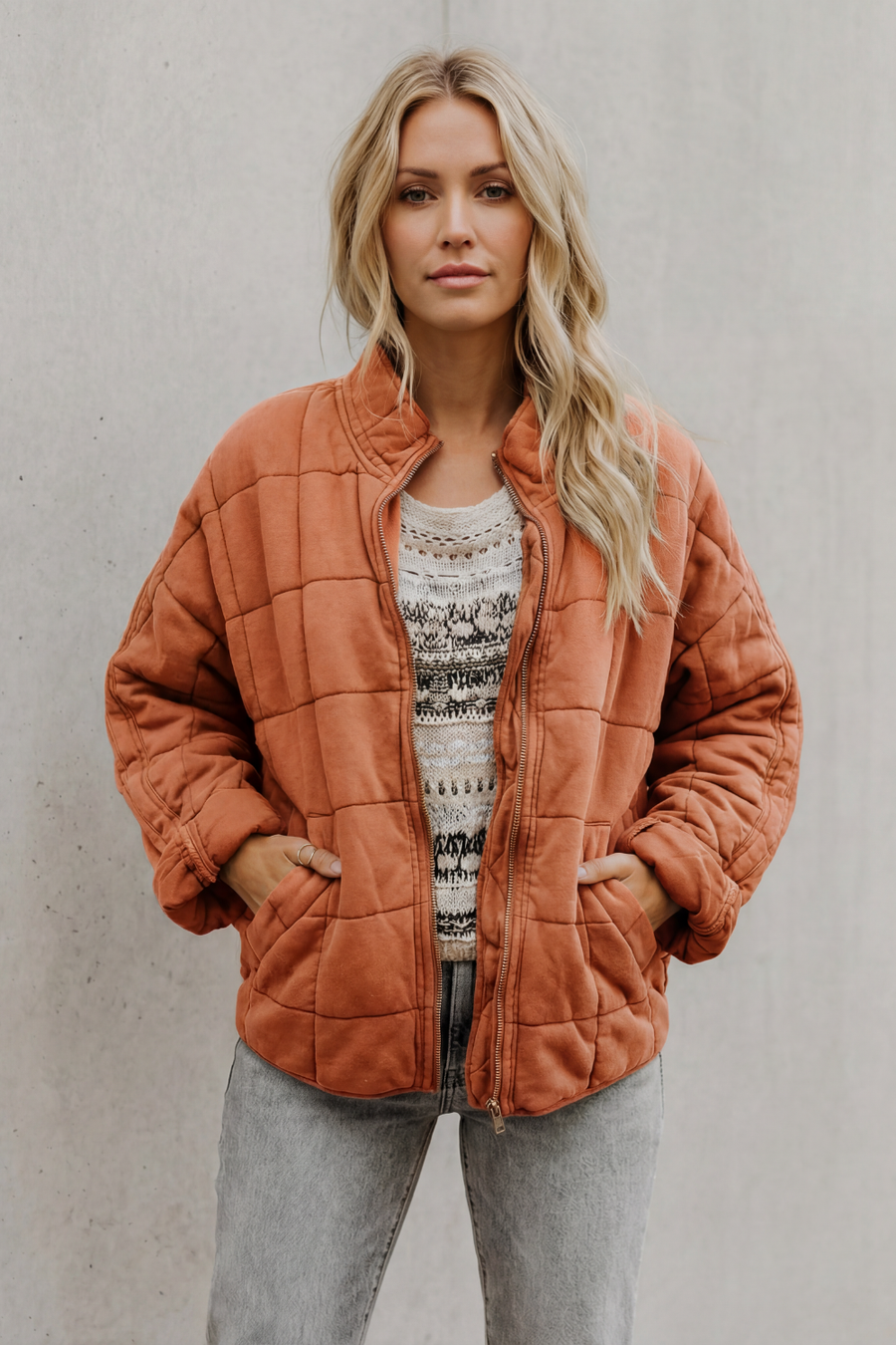 Women's high collar grid-quilted zip-up jacket