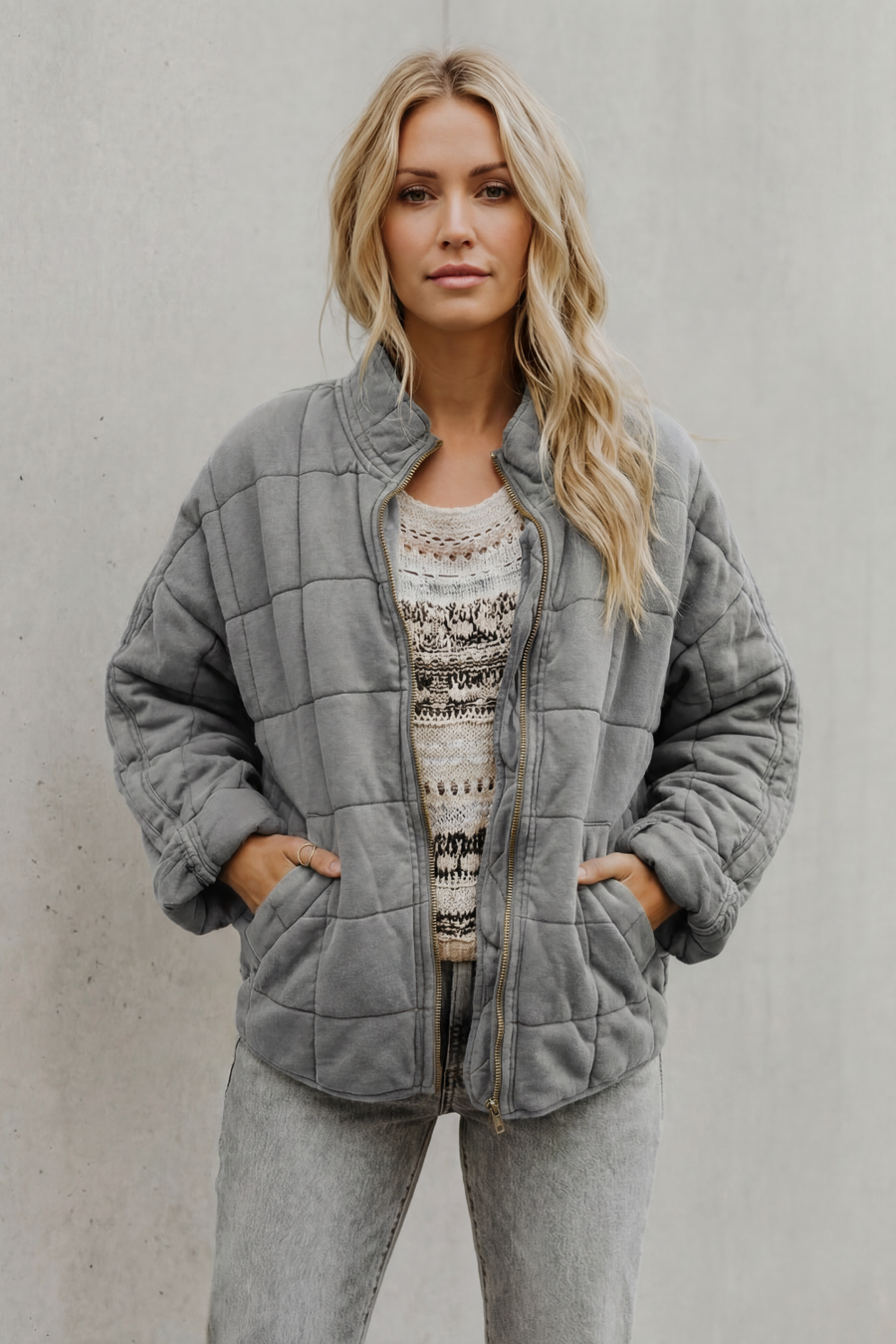 Women's high collar grid-quilted zip-up jacket