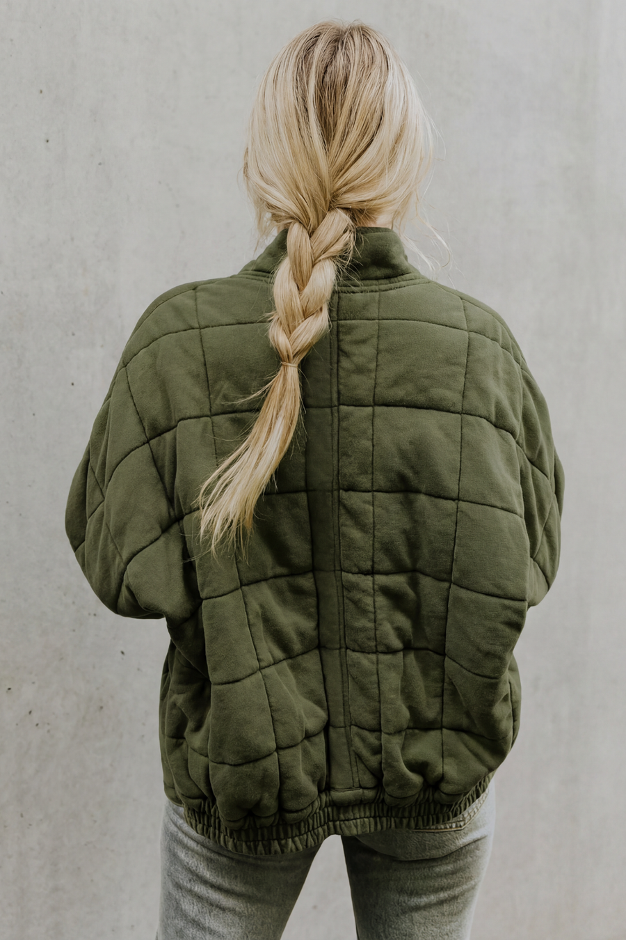 Women's high collar grid-quilted zip-up jacket