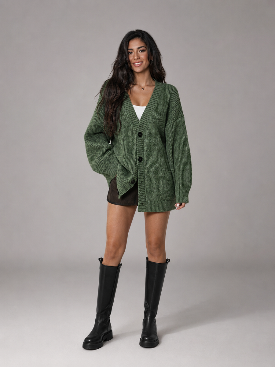 Women's oversized chunky knit cardigan with a V-neck and pockets