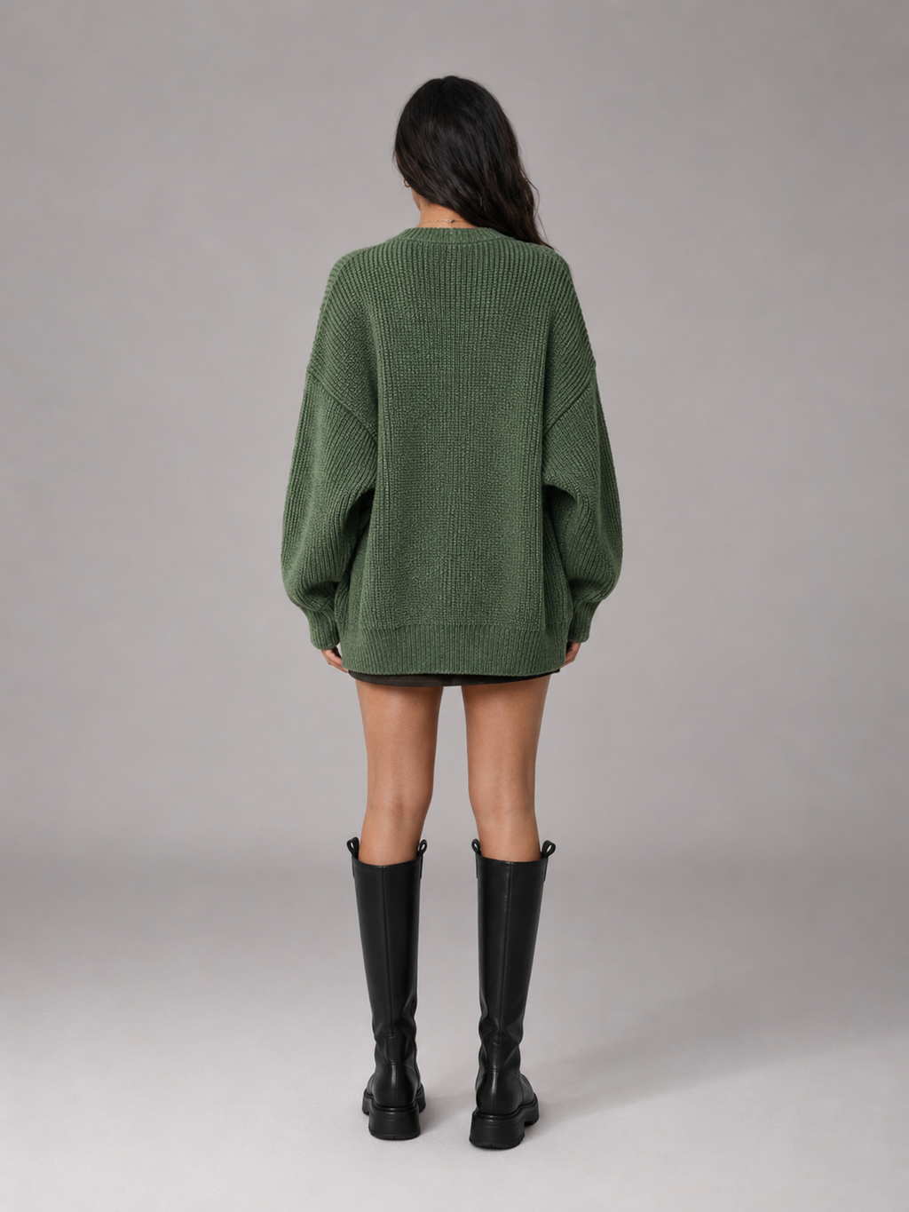 Women's oversized chunky knit cardigan with a V-neck and pockets