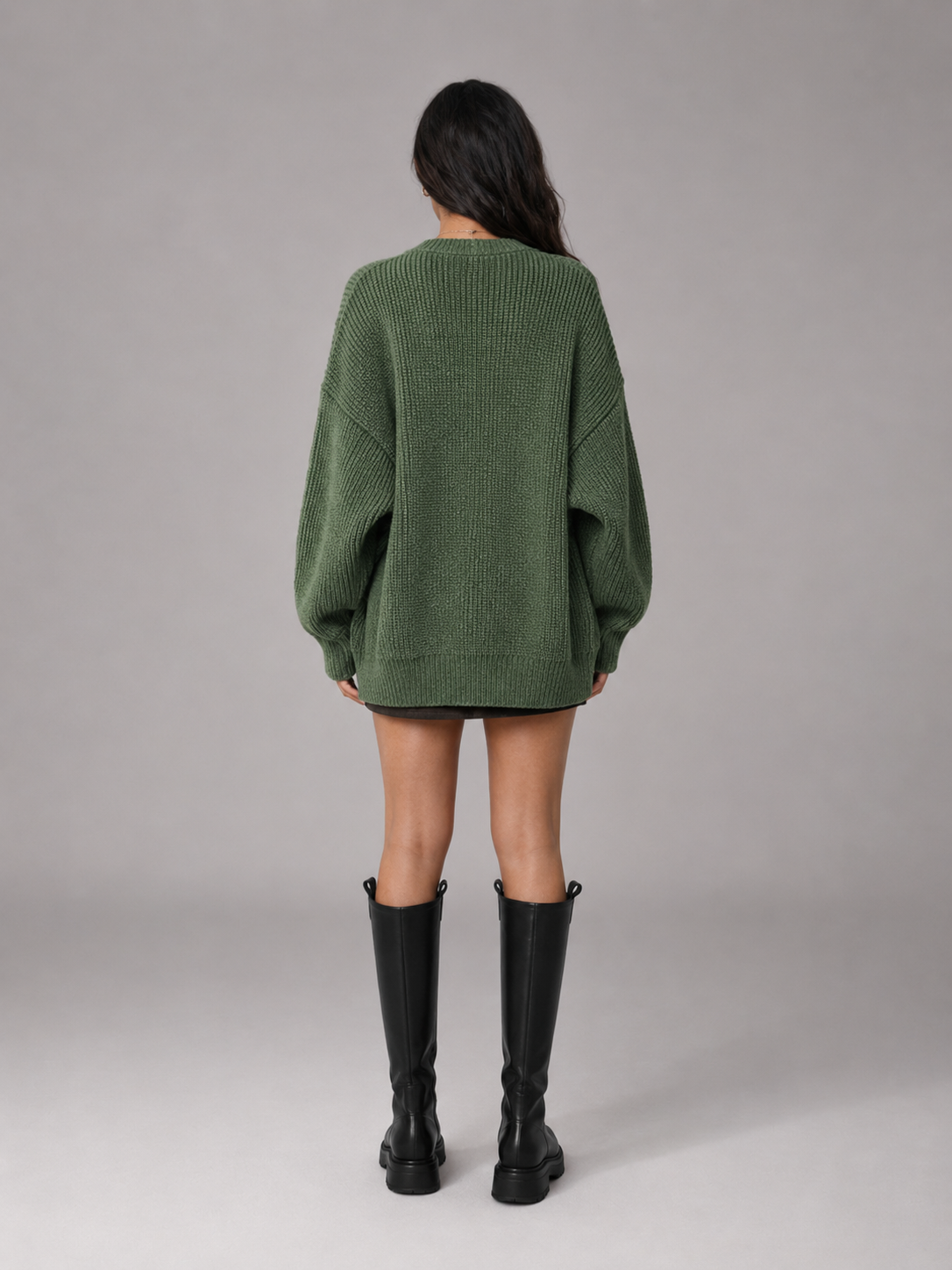 Women's oversized chunky knit cardigan with a V-neck and pockets