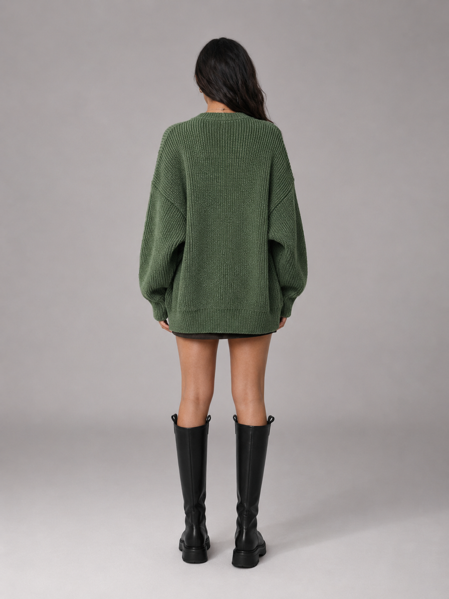 Women's oversized chunky knit cardigan with a V-neck and pockets
