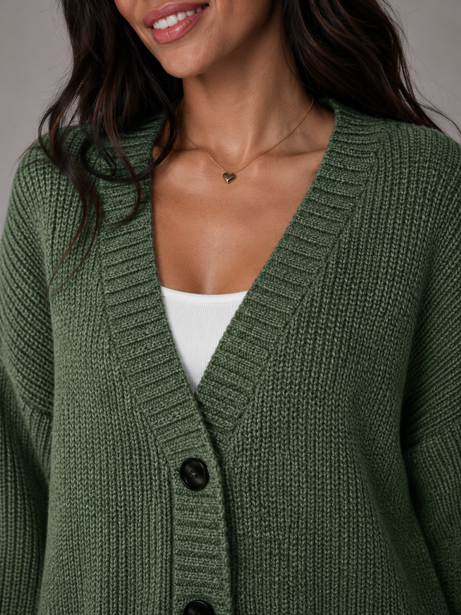 Women's oversized chunky knit cardigan with a V-neck and pockets