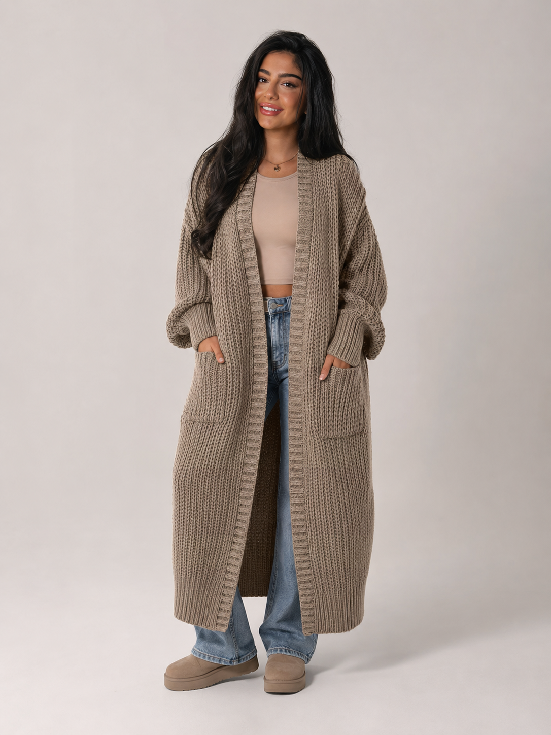 Women's longline open front cardigan in a chunky knit