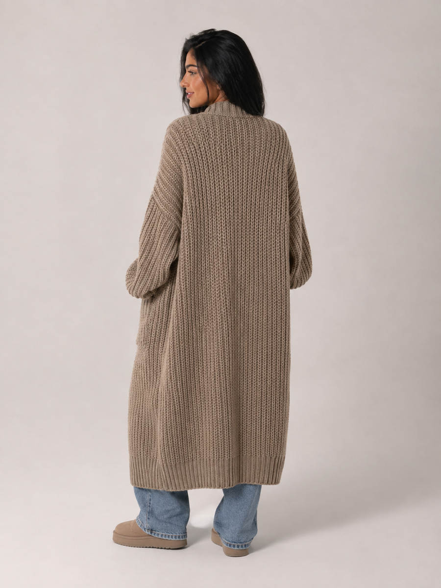 Women's longline open front cardigan in a chunky knit