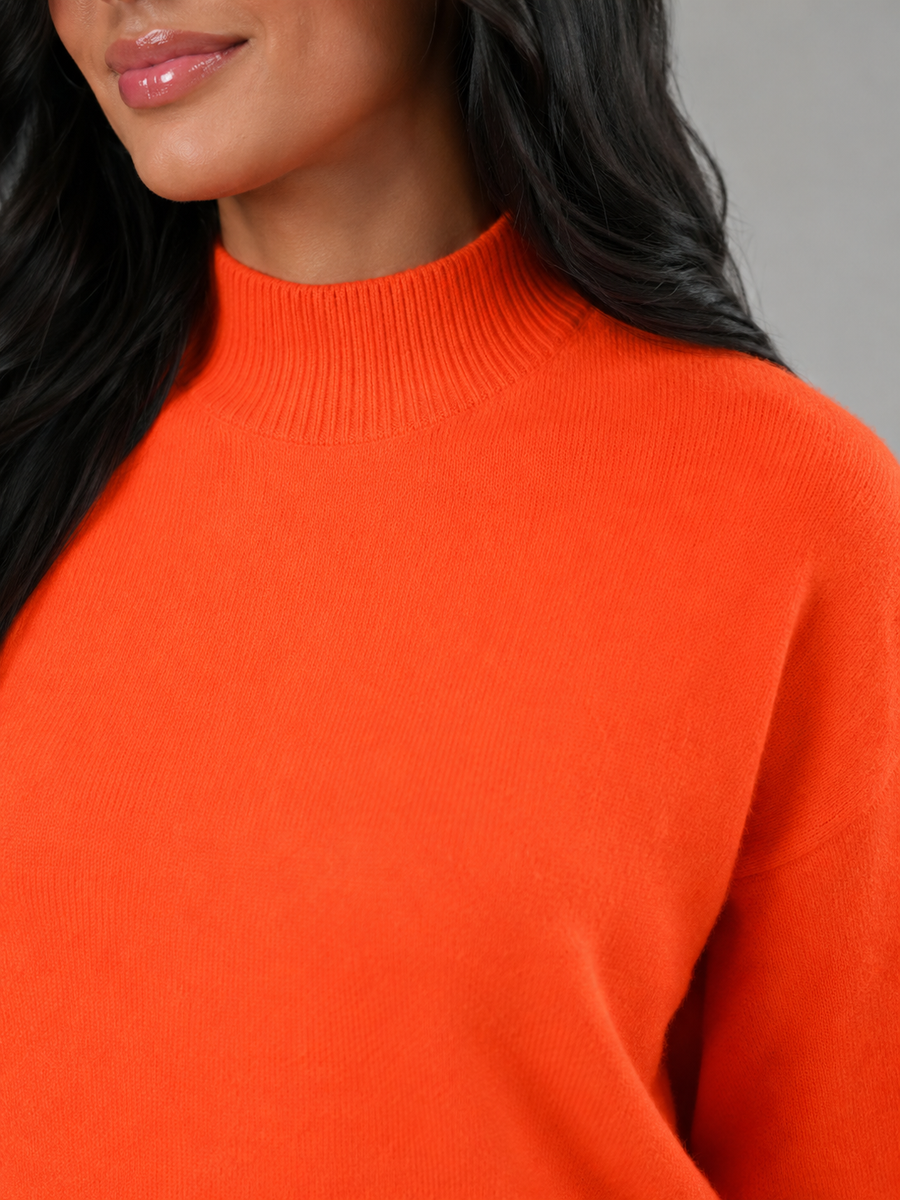 Women's soft fine-gauge jumper with a mock neck