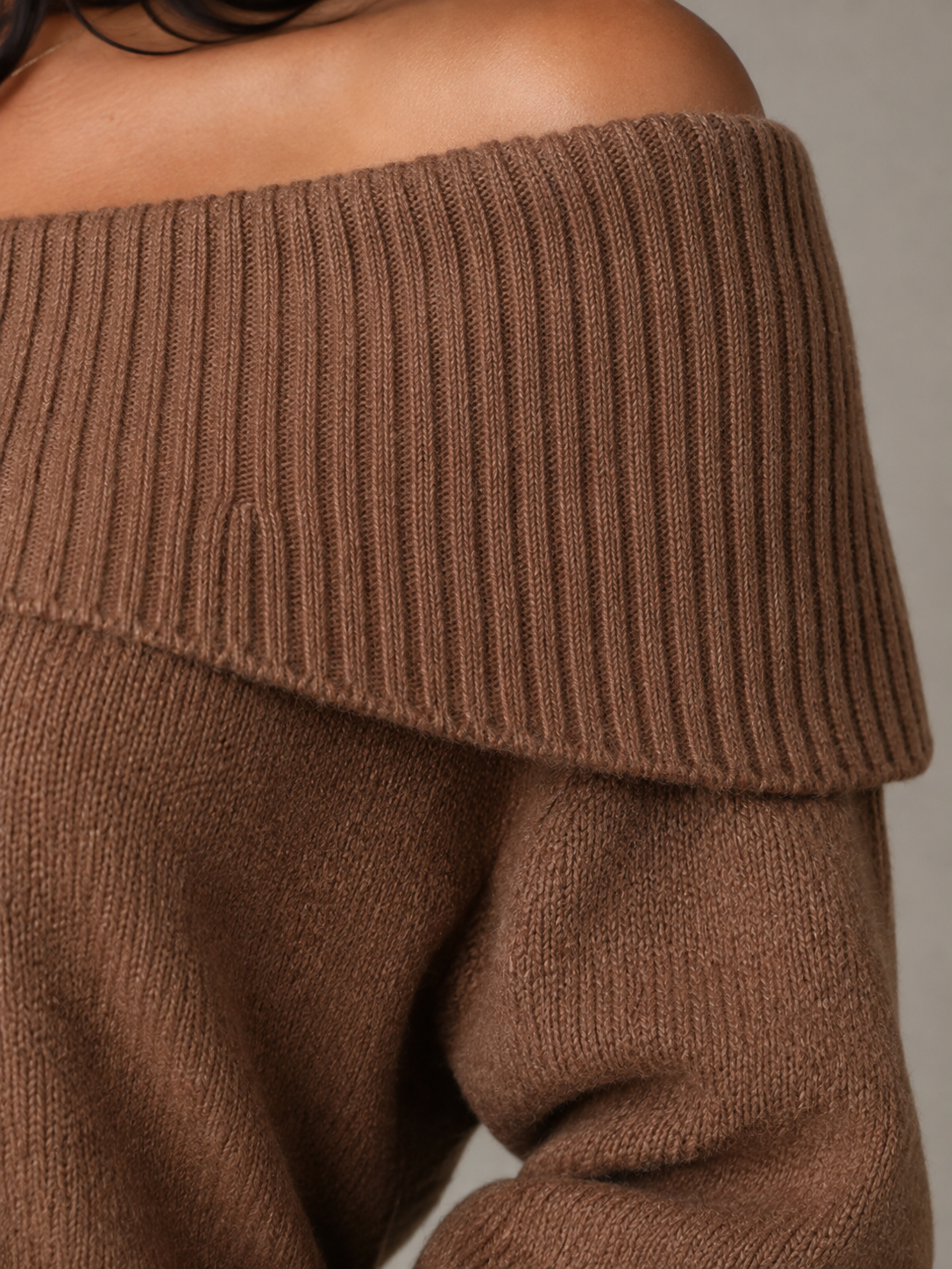 Women's off-shoulder jumper with a ribbed fold-over neckline