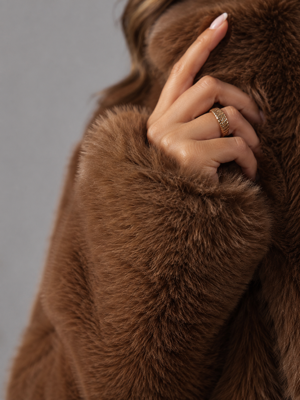 Women's cropped faux fox fur jacket