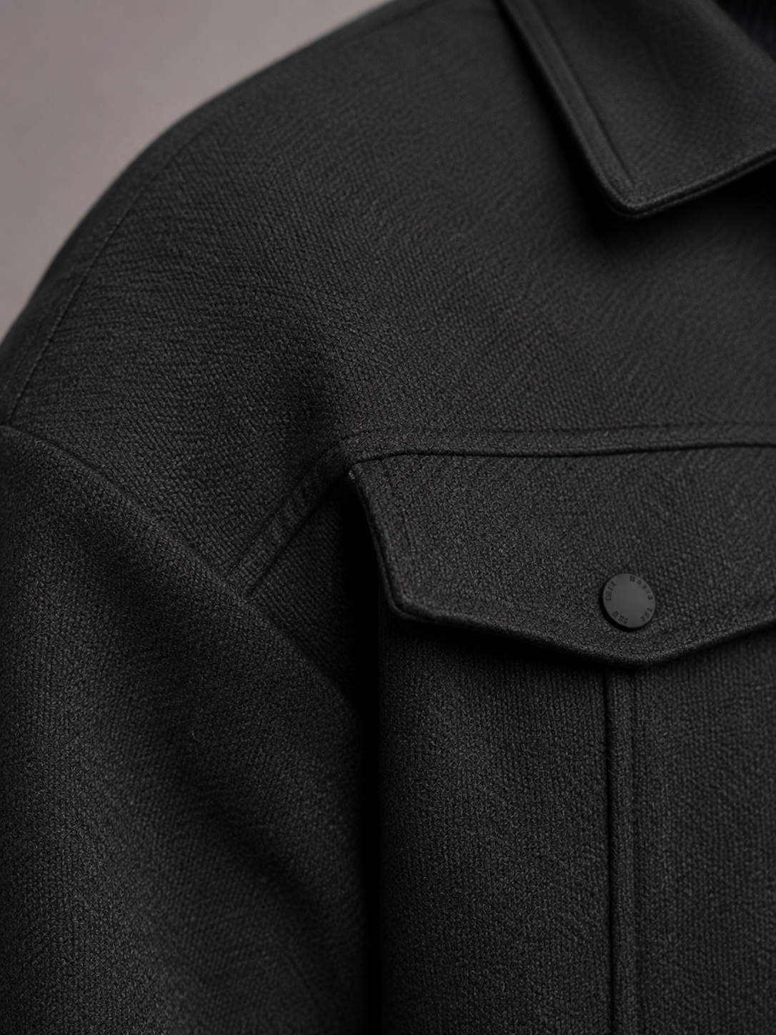 Men's structured trucker jacket with press-stud front