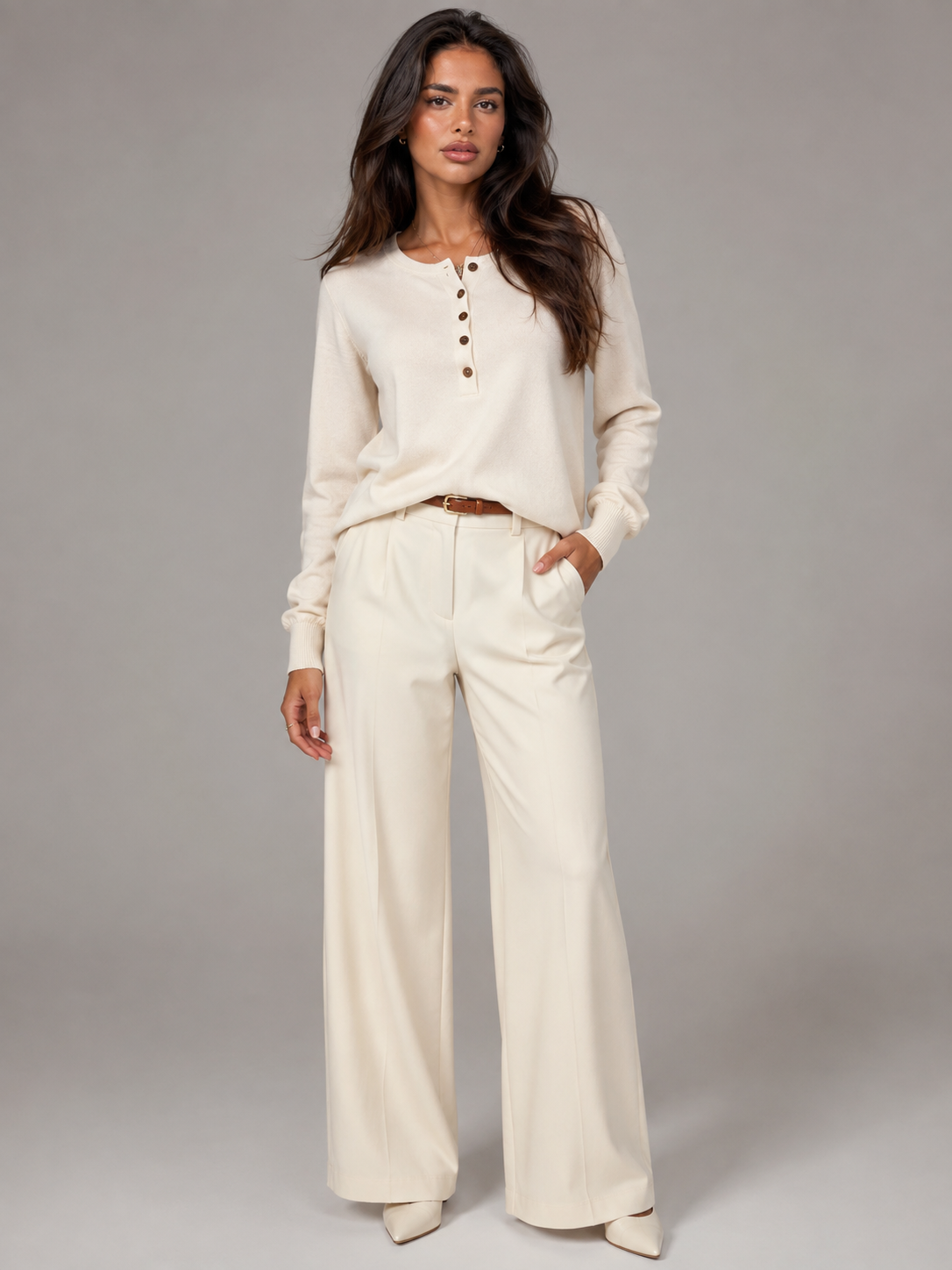 Women's fine-knit henley jumper with a buttoned placket