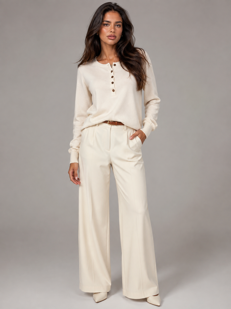 Women's fine-knit henley jumper with a buttoned placket