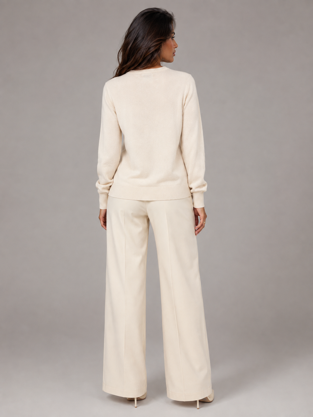 Women's fine-knit henley jumper with a buttoned placket