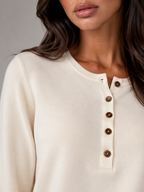 Women's fine-knit henley jumper with a buttoned placket