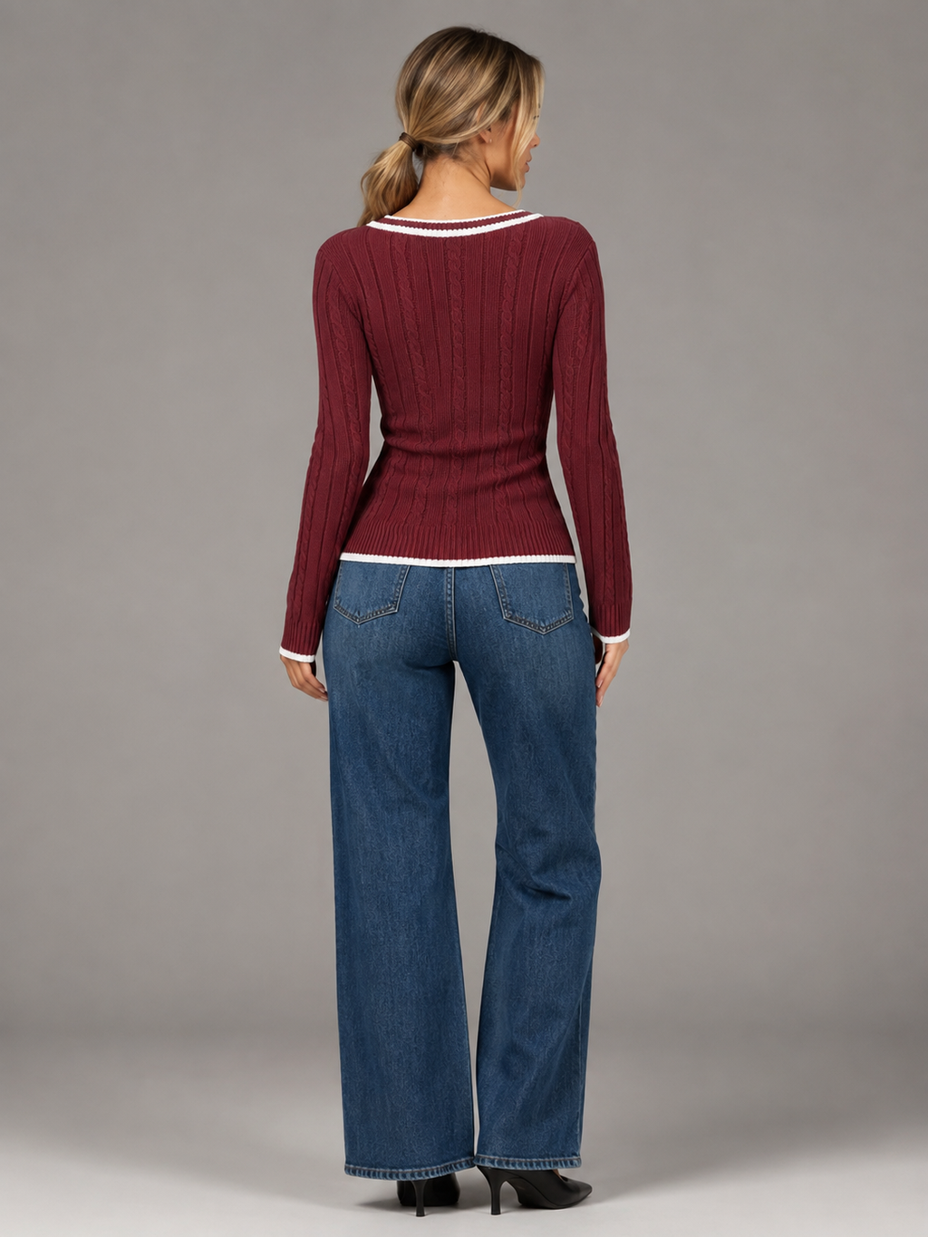 Women's V-neck jumper with contrast trim edging
