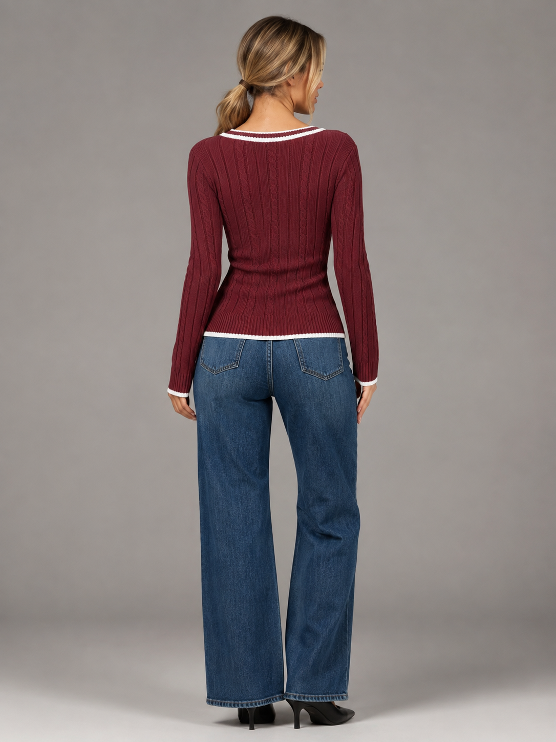 Women's V-neck jumper with contrast trim edging
