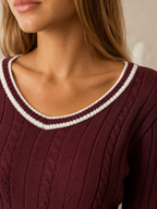 Women's V-neck jumper with contrast trim edging