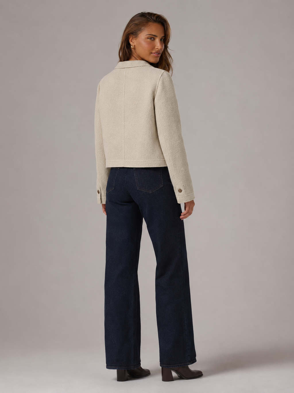 Women's cropped single-breasted blazer with patch pockets