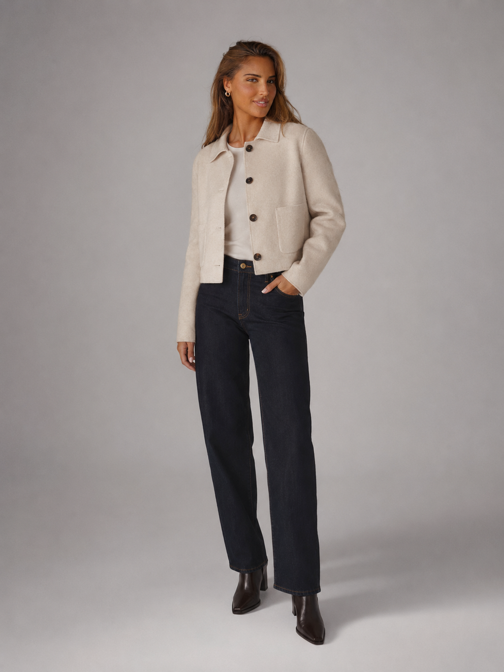 Women's cropped single-breasted blazer with patch pockets