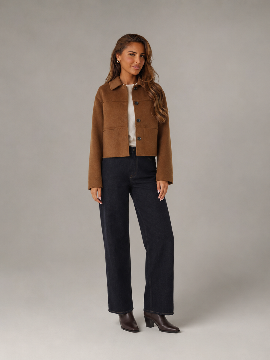 Women's cropped single-breasted blazer with patch pockets
