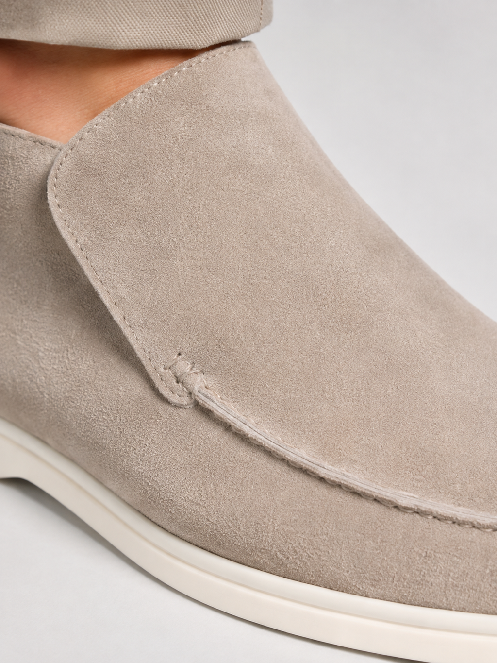 Men's brushed slip-on loafers with tonal stitching