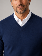 Men's fine gauge knit V-neck jumper