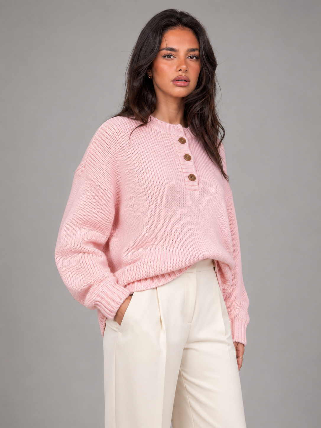 Women's fine-knit henley jumper with a buttoned placket