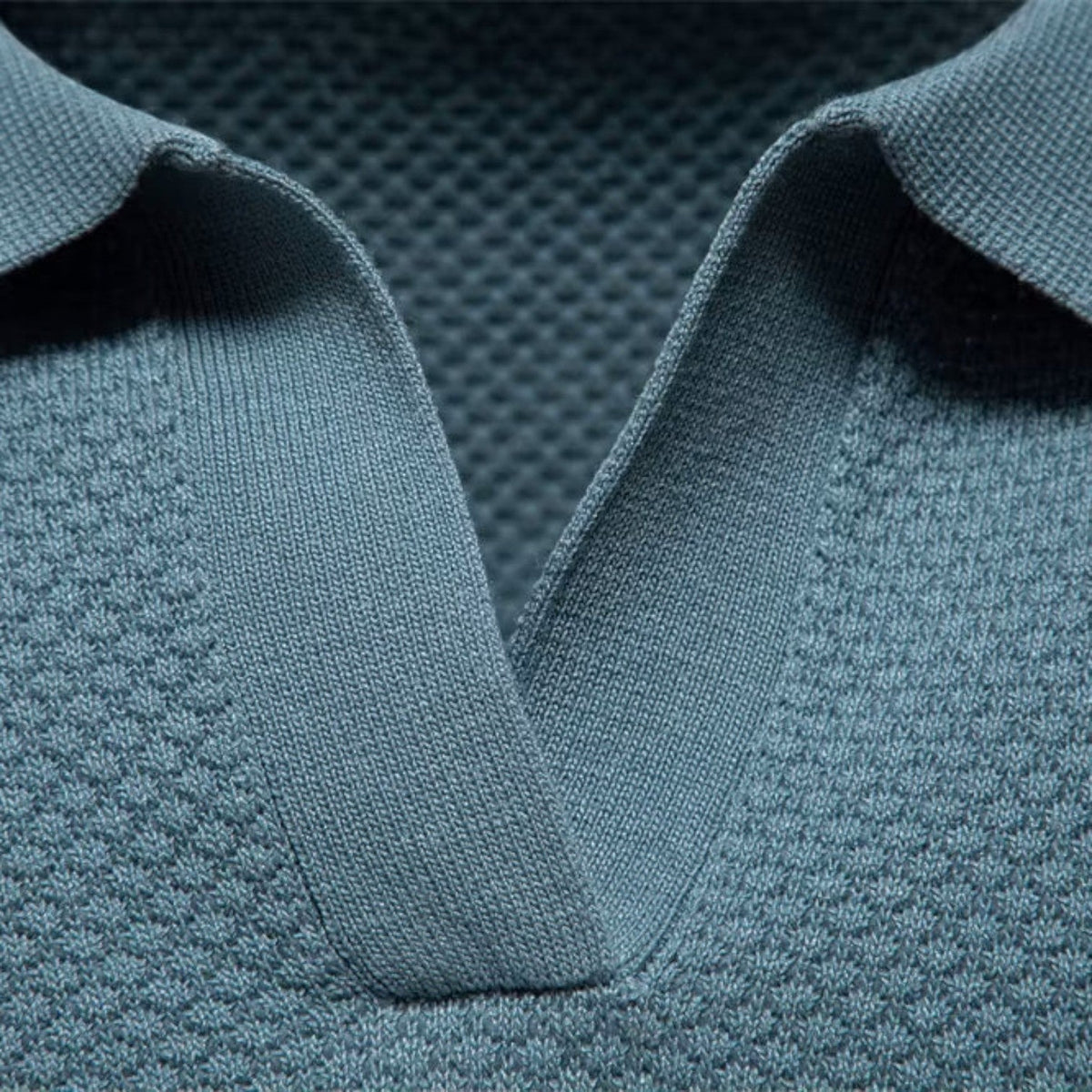 Men's slim fit textured knit short-sleeve polo shirt