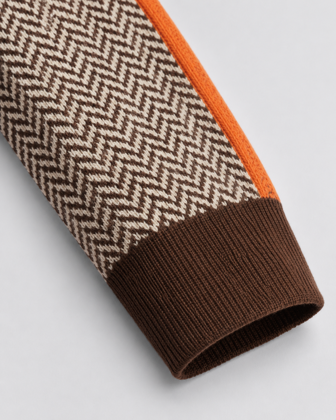 Pull à col roulé en chevrons pour femme avec manches contrastantes | Tadcaster