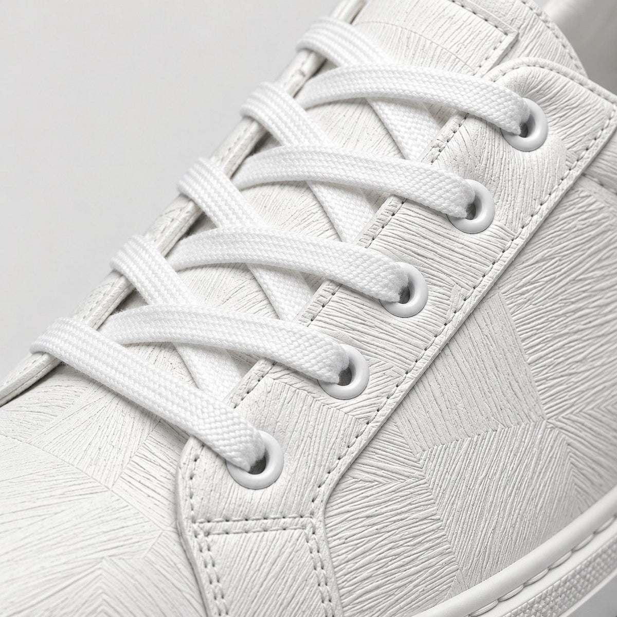 Men's Leather Trainers in White | Upwey – detail view