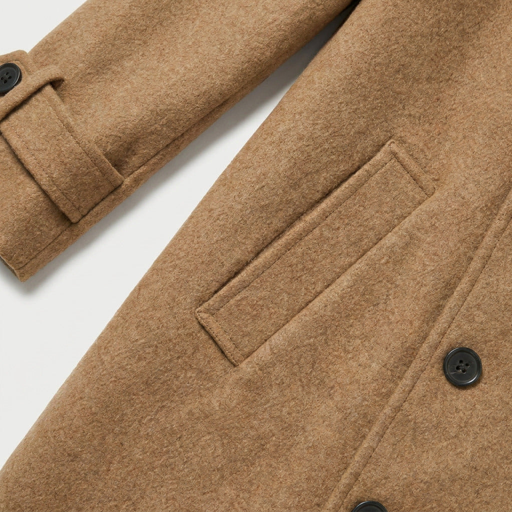 Men's double-breasted overcoat in Camel | Saxtead – detail view