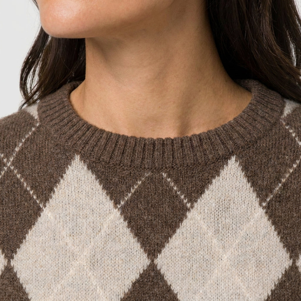 Women's argyle crew neck jumper in Brown | Langtoft – detail view