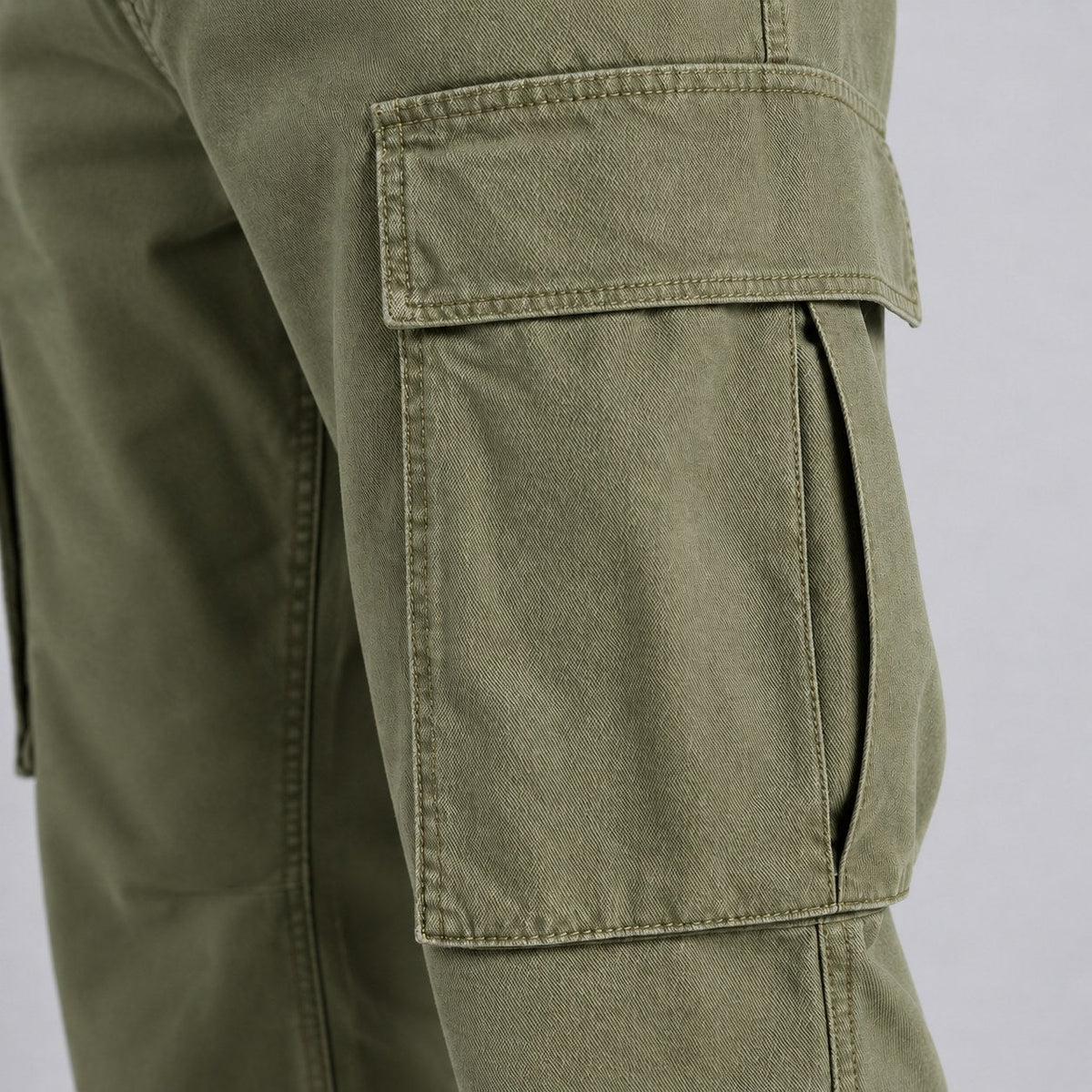 Men's Cargo Trousers in Army Green | Ulley – detail view