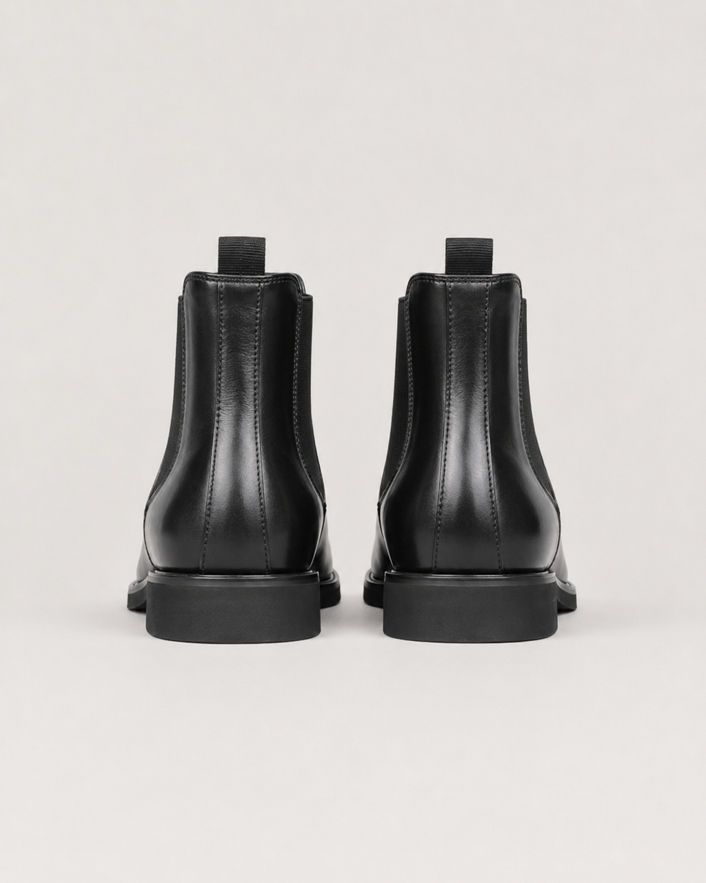 Men's almond toe Chelsea boots with pull tab