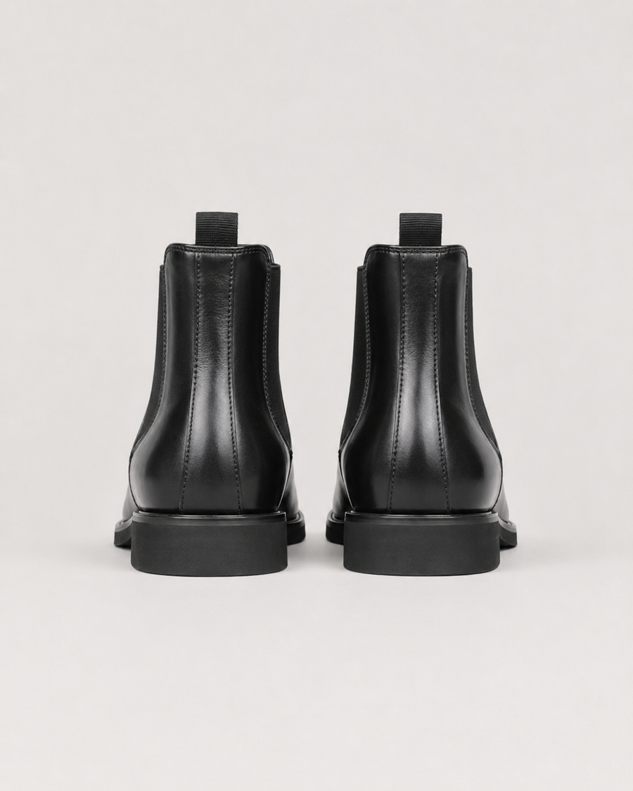 Men's almond toe Chelsea boots with pull tab