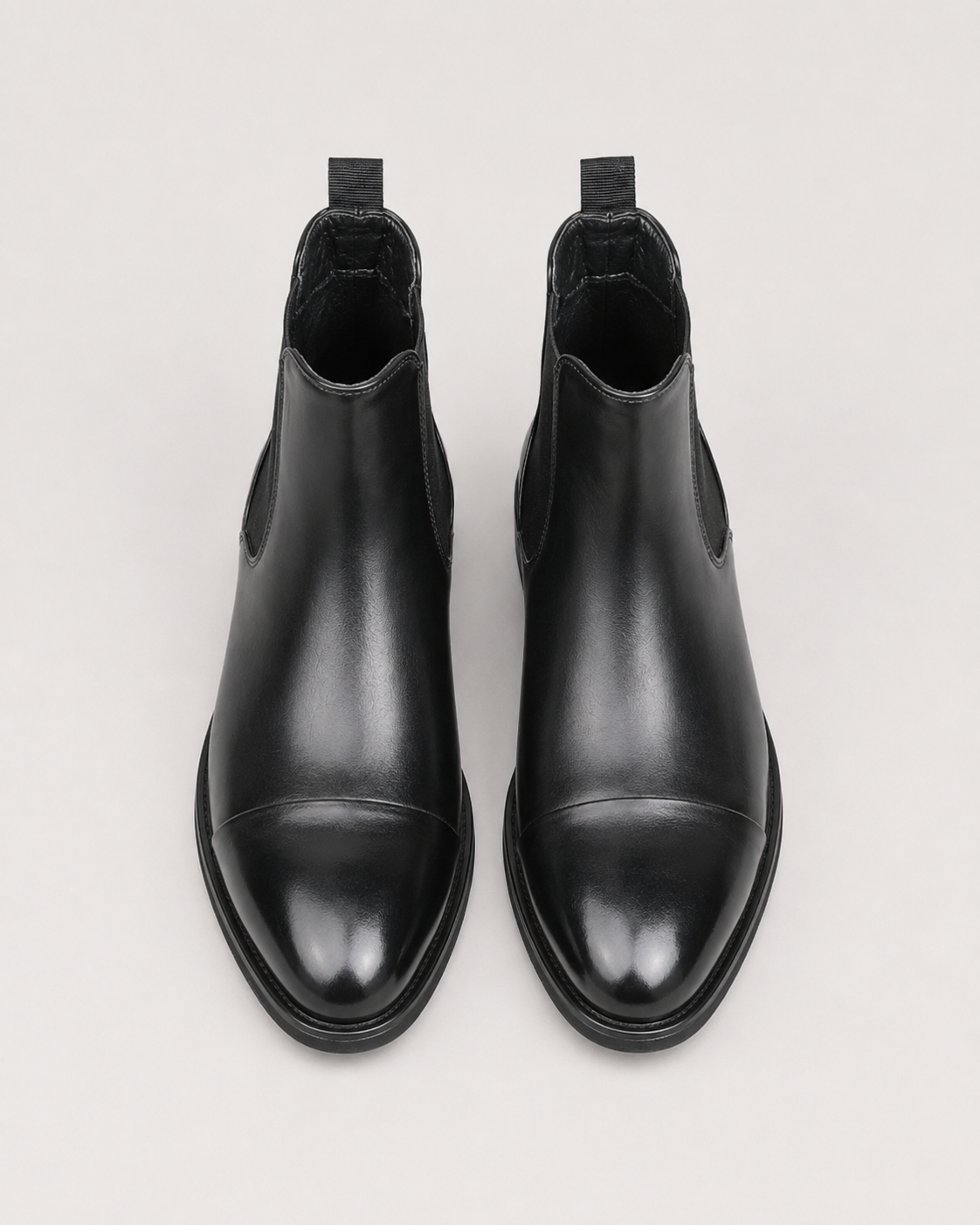 Men's almond toe Chelsea boots with pull tab