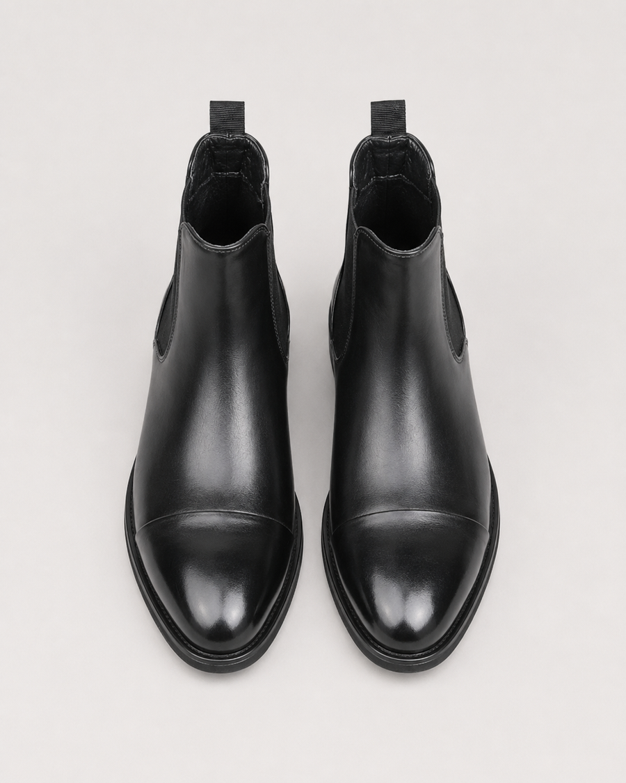 Men's almond toe Chelsea boots with pull tab