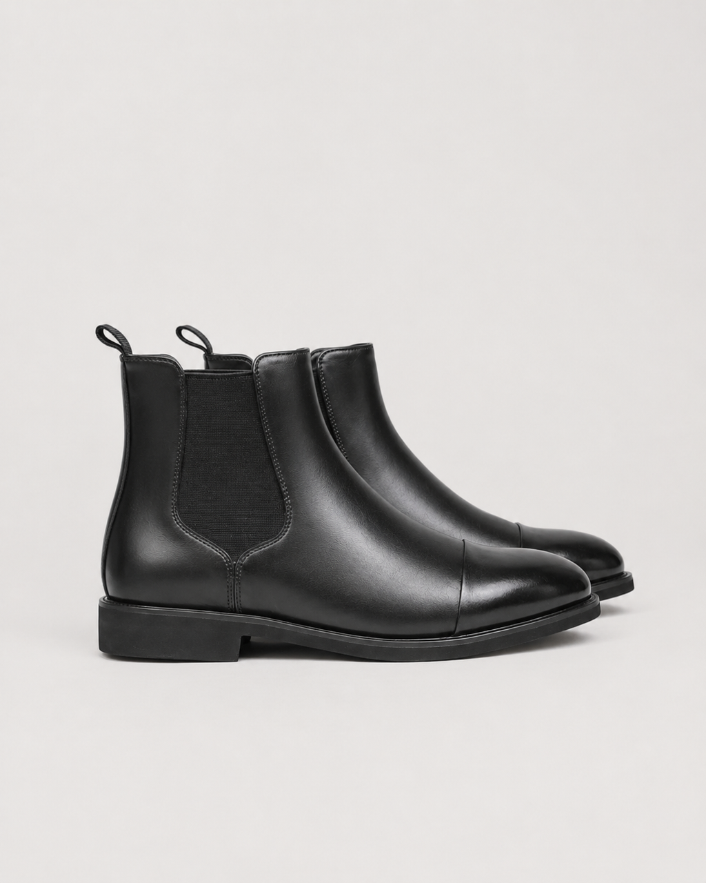Men's almond toe Chelsea boots with pull tab