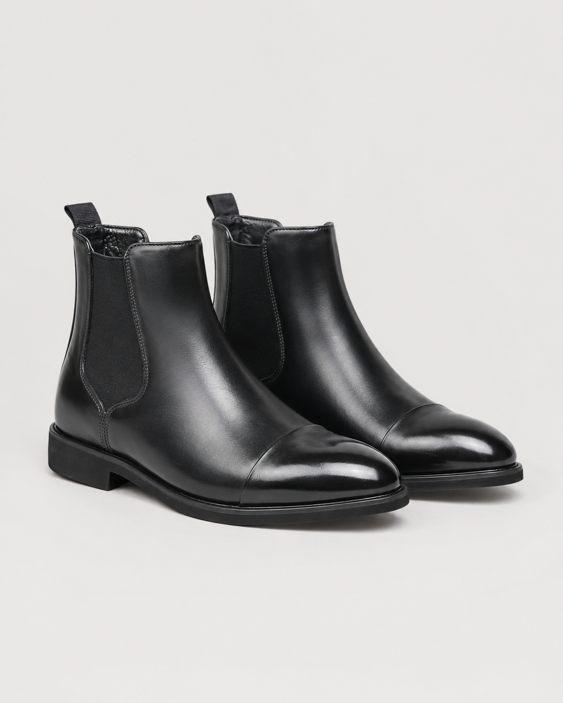 Men's almond toe Chelsea boots with pull tab