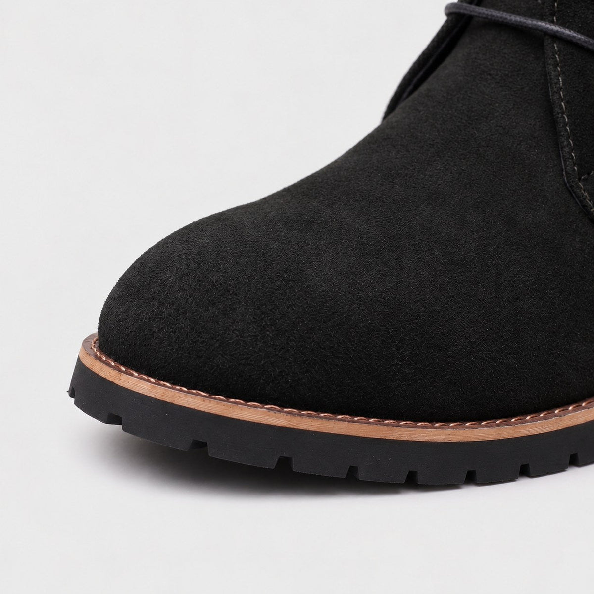 Men's chukka boots in Black | Tibberton – detail view