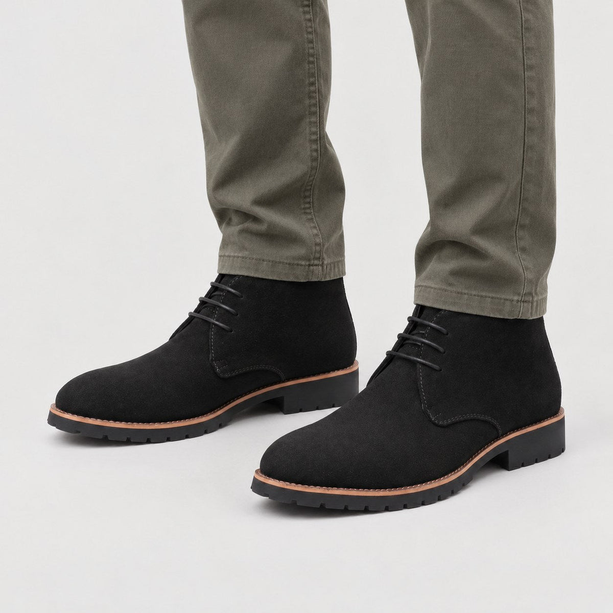 Men's chukka boots in Black | Tibberton – front view